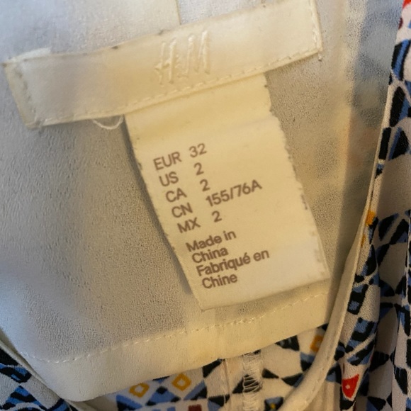 4/$20!! H&M Geometric Strappy Sleeveless Blouse - Picture 8 of 10